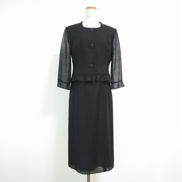 シースルーで軽く上品をアピール アクアスキュータムのワンピースを買取しました