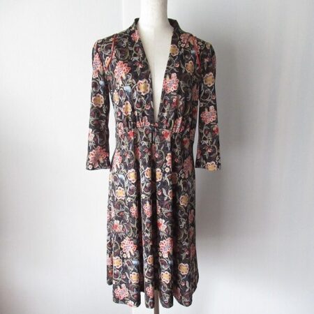 ヴィヴィアンタムの色っぽい花柄が綺麗なワンピースを買取しました