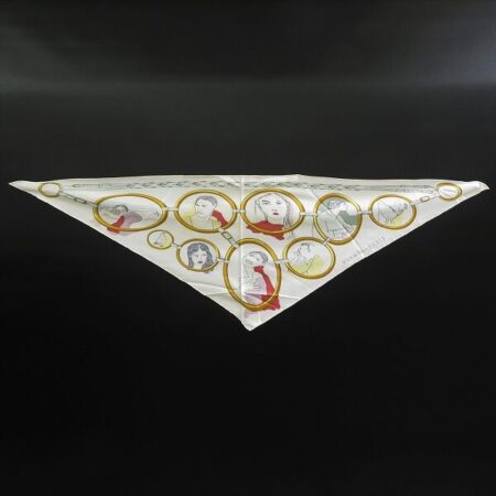 三角型がスタイリッシュ エルメスのスカーフを買取しました