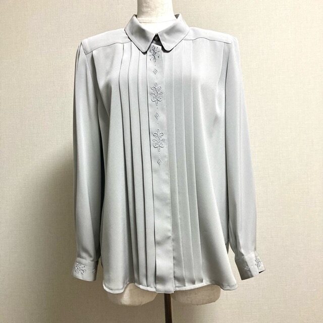 カッコよさも感じられる レリアンのブラウスを買取しました