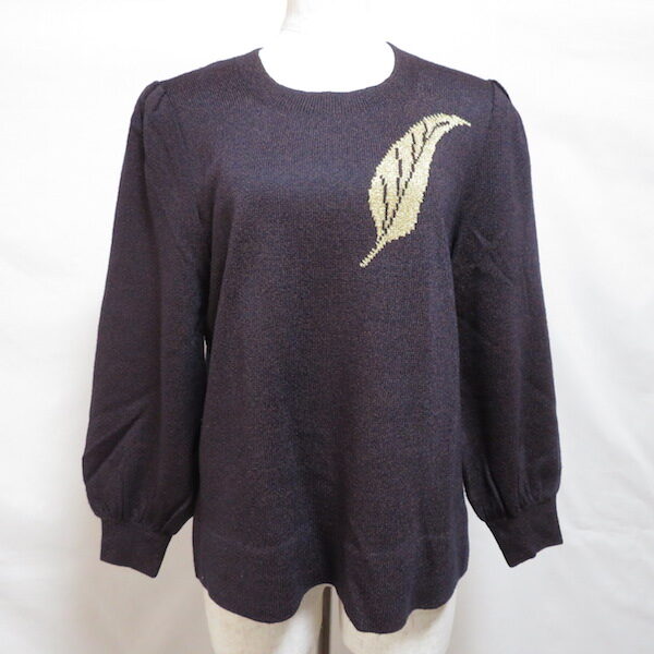 羽のワンポイントが可愛い 斉藤都世子のセーターを買取しました