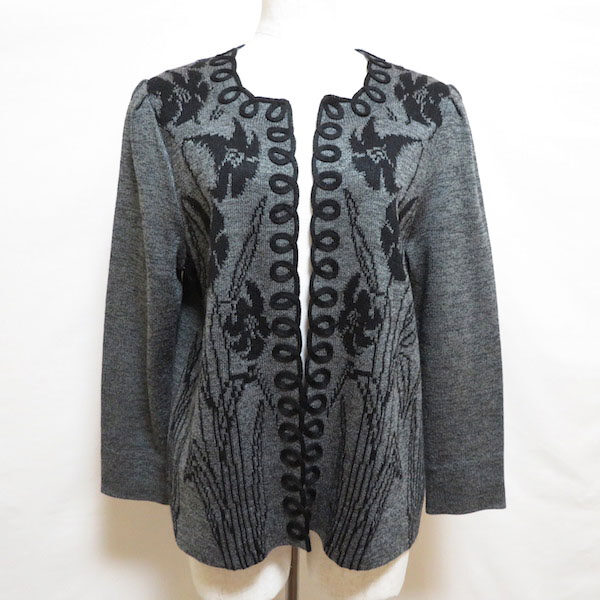 【斉藤都世子】グレーと黒のバランスがかっこいい カーディガンを買取しました