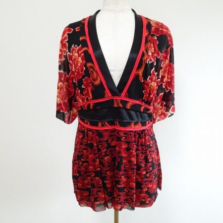 情熱的な色味に引き込まれる ヴィヴィアンタムのカットソー