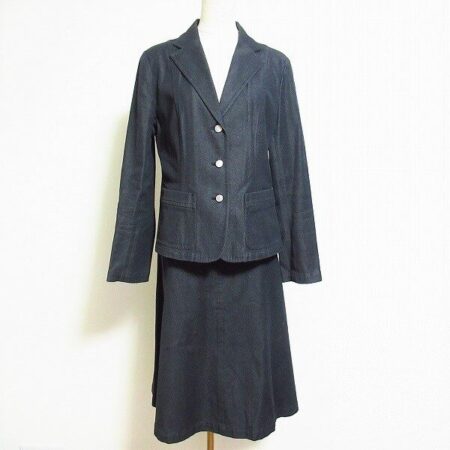 アクアスキュータムのスカートスーツを買取しました！デニムで着やすい