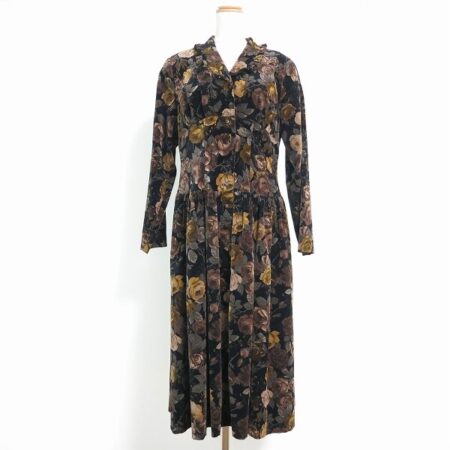 バラ色の暮しのワンピースを出張買取ご利用のお客様より買取しました