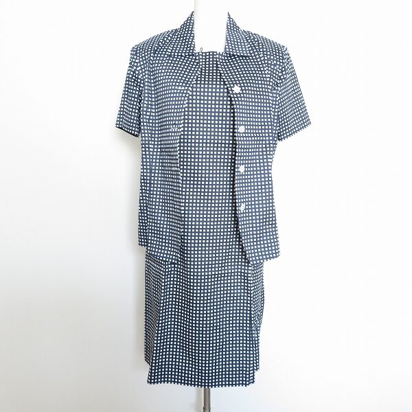 アクアスキュータムのワンピーススーツを出張買取ご利用のお客様より買取しました