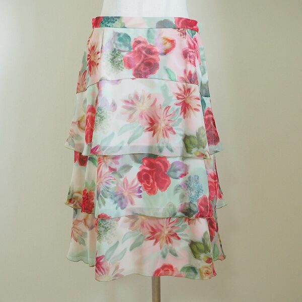 華やかフラワーがアクセント ユキトリイのスカートを買取しました
