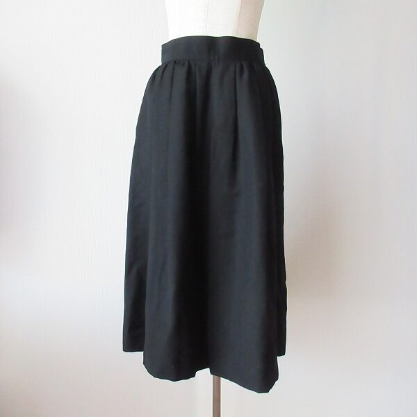 スマートな印象に！イヴサンローランのヴィンテージスカートを買取しました