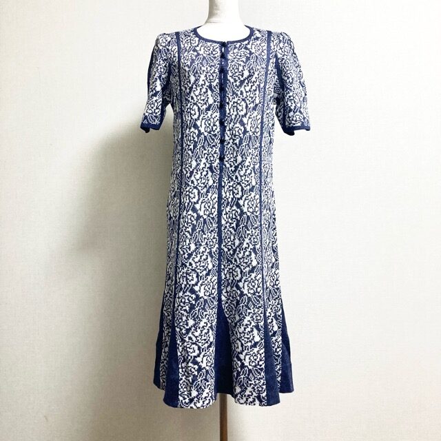 タイトで締まったラインが美しい 斉藤都世子のワンピースを買取しました