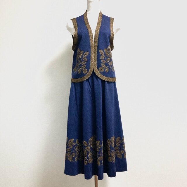 保管するだけのニットは売ろう！斉藤都世子のセットアップを買取いたしました