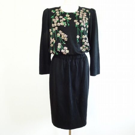 斉藤都世子のセットアップを買取しました！刺繍のお花が綺麗さを作り上げます