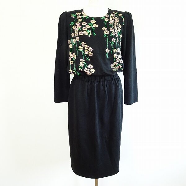 斉藤都世子のセットアップを買取しました！刺繍のお花が綺麗さを作り上げます