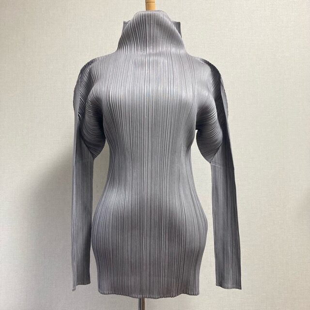 【お買取】プリーツプリーズ ハイネック プリーツだけでこんなにも綺麗さをアピールできる？