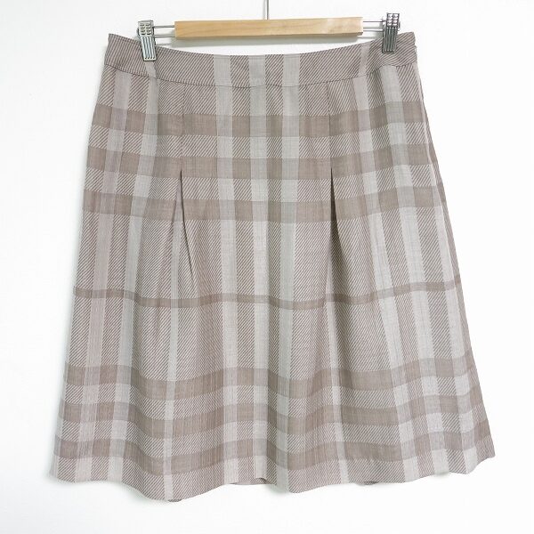 薄いチェックが可愛い バーバリーのスカートを買取しました