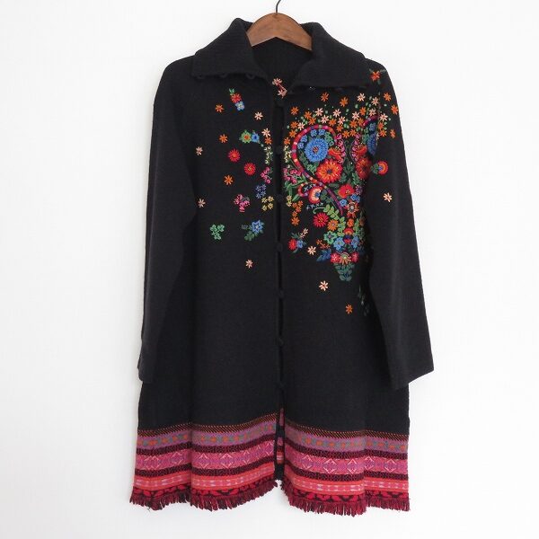 綺麗で大胆に咲く刺繍に息をのむ トクコのコートを買取しました