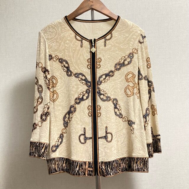 煌びやかさもしっかり出た伊太利屋のカーディガンを買取しました