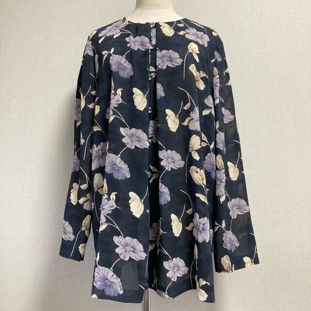 エレガントな花に魅了される レリアンのシャツを買取しました