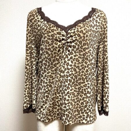 伊太利屋のカットソーを買取しました！ネックレスも綺麗に楽しめる