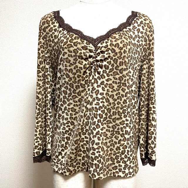 伊太利屋のカットソーを買取しました！ネックレスも綺麗に楽しめる