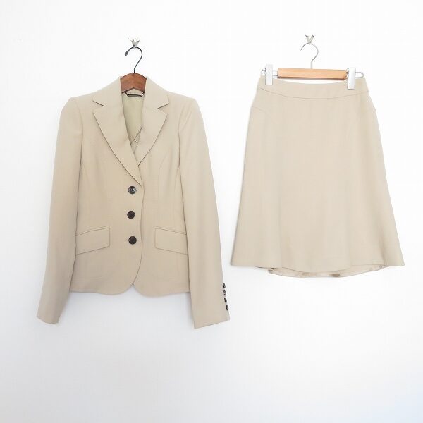 品の塊でしかない バーバリーのスカートスーツを買取しました！