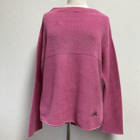 綺麗なピンクにうっとり バーバリーのニットを買取しました
