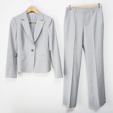 アクアスキュータムのパンツスーツを買取させていただきました