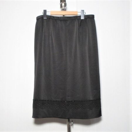 刺繍とビーズが綺麗なレリアンのスカートを買取しました