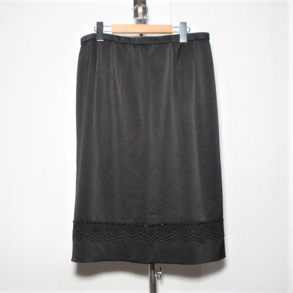 刺繍とビーズが綺麗なレリアンのスカートを買取しました