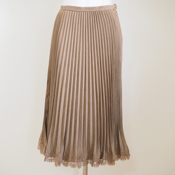 ラインに吸い込まれそう レリアンのスカートを買取しました