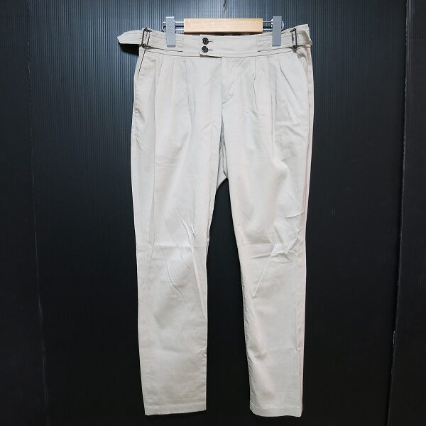 バーバリーのベージュパンツを買取しました！いつでも使える