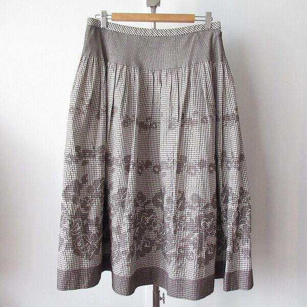 綺麗に咲く柄にも注目 レリアンのスカートを買取しました