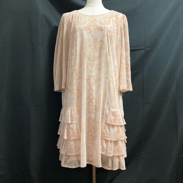 和やかさも感じられる ローズティアラのワンピースを買取しました