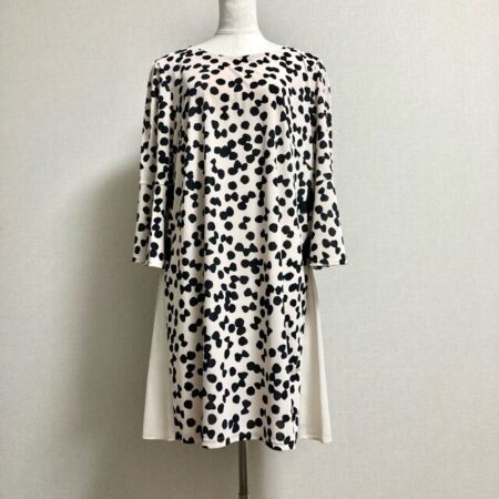 ローズティアラのワンピースを買取しました 綺麗めデザインにうっとり