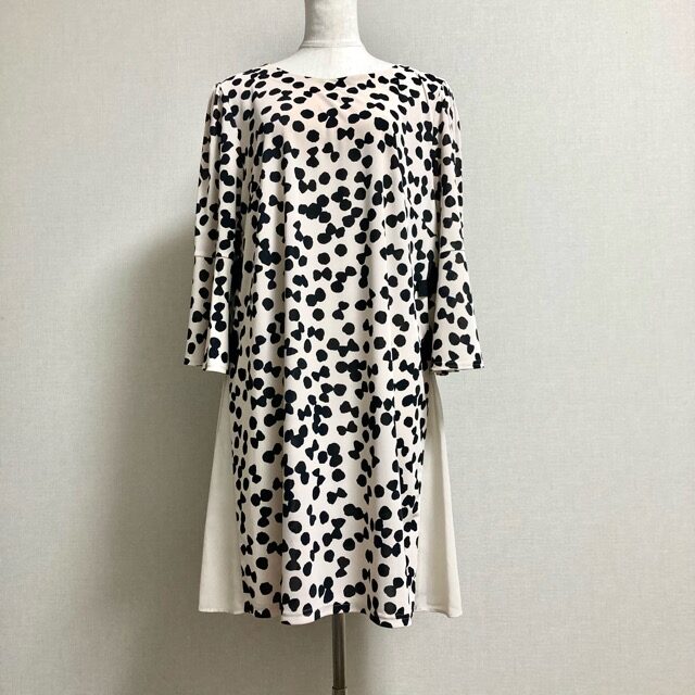 ローズティアラのワンピースを買取しました 綺麗めデザインにうっとり