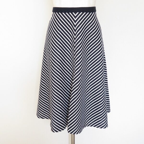 魅力的なデザインが決めて レリアンのスカートを買取しました