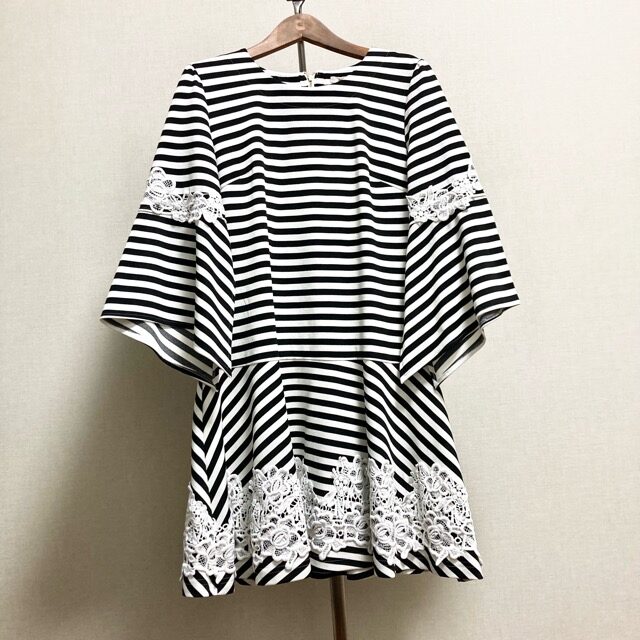 繊細で美しいボーダー|ローズティアラのワンピースを買取しました