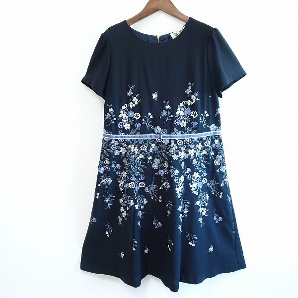 ローズティアラのワンピースを買取しました！クールな花柄に気を取られる