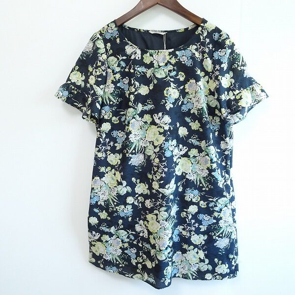ローズティアラのマルチな花が可愛いワンピースを買取しました