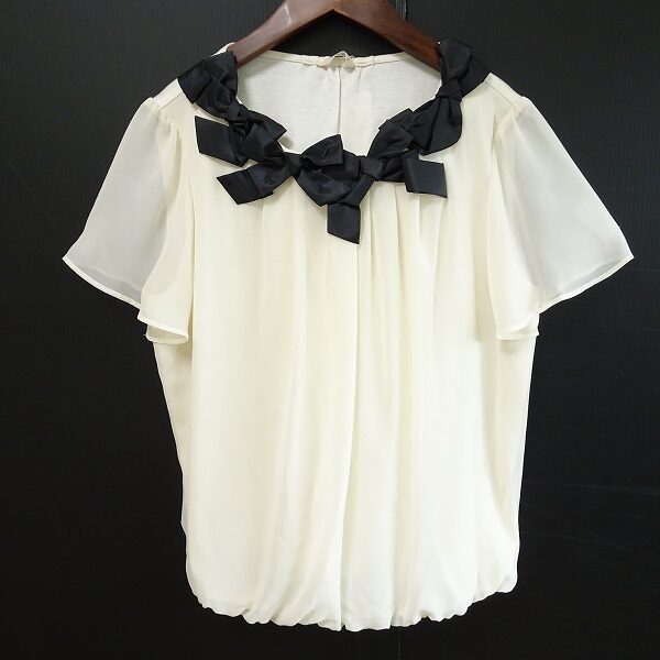 リボンモチーフが丁度いいアクセントに｜ローズティアラのシャツを買取しました