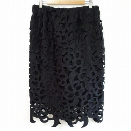 安定感のあるレース｜ローズティアラのスカートを買取しました