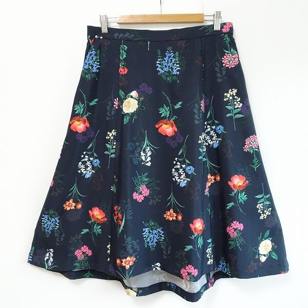 本物の様なお花が胸を打つ ローズティアラのスカートを買取しました