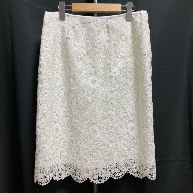 レースとタイトで色っぽく清楚な雰囲気に!ローズティアラのスカートを買取しました