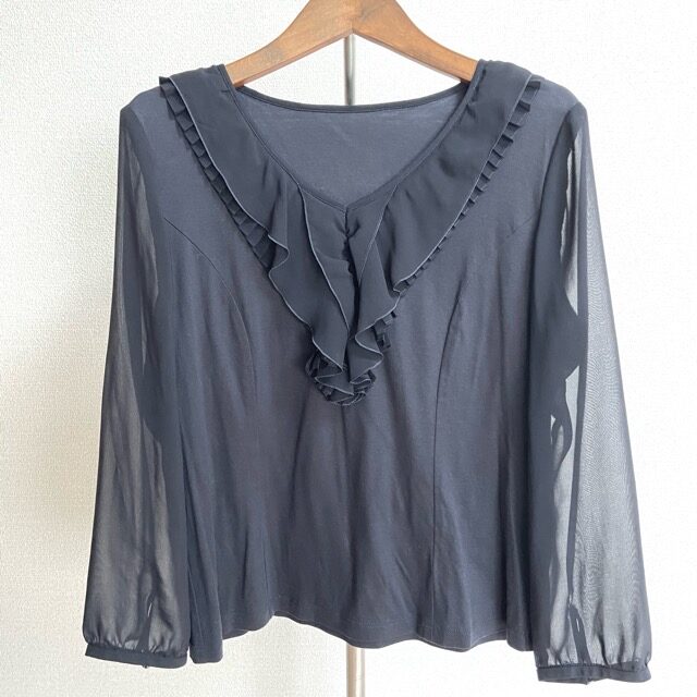 可愛らしさの詰まった レリアンのカットソーを買取しました