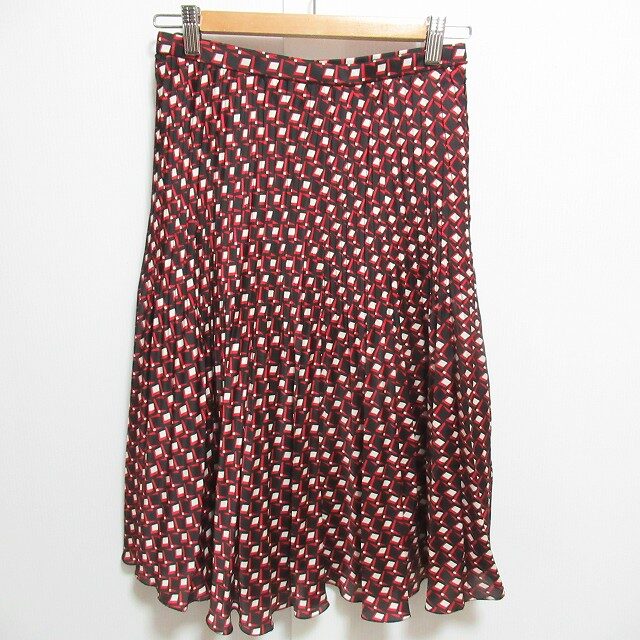 プリーツと細かい柄のアクセントがグー！レリアンのスカートを買取しました