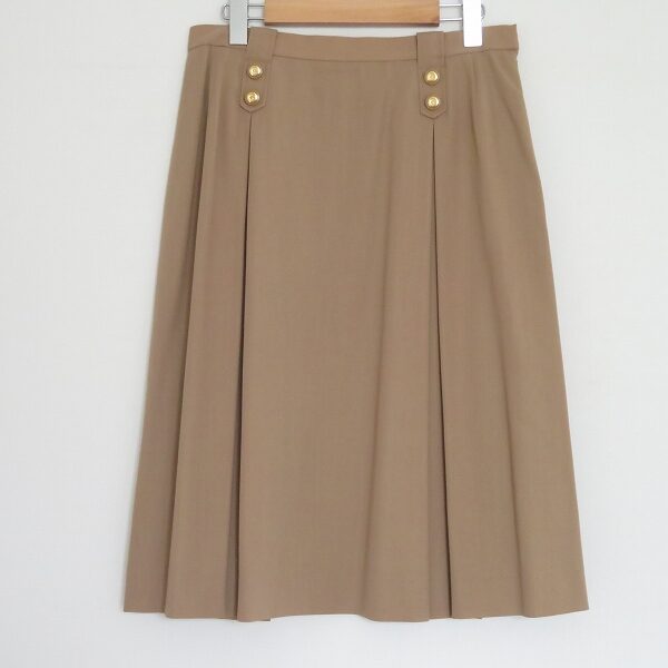 ボックスプリーツが可愛い バーバリーのスカートを買取しました