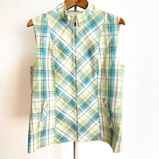 綺麗な色味のチェックが嬉しい レリアンのベストを買取しました