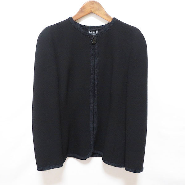 アクリスのノーカラージャケットを出張買取ご利用のお客様より買取しました