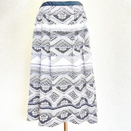 綺麗な柄が後を引く レリアンのスカートを買取しました