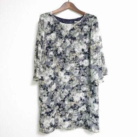 1枚は持っておきたい！グレーのダークさがオシャレなローズティアラのワンピースを買取しました