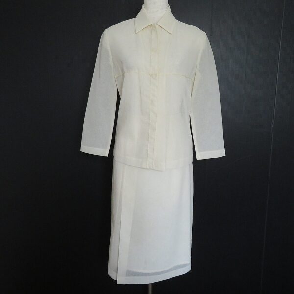 シビラのスカートスーツを買取しました！カッコ良さ、清楚さも存分に出た1枚